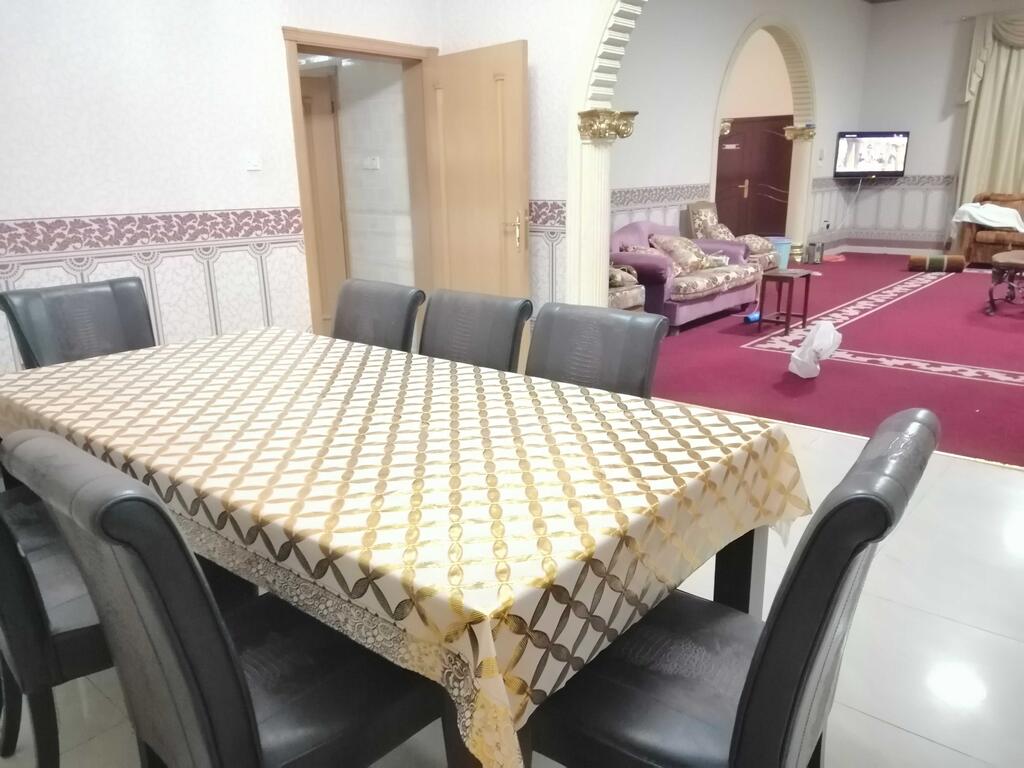 Delightful Retreat With Pool Close To The Beach - thumb 4