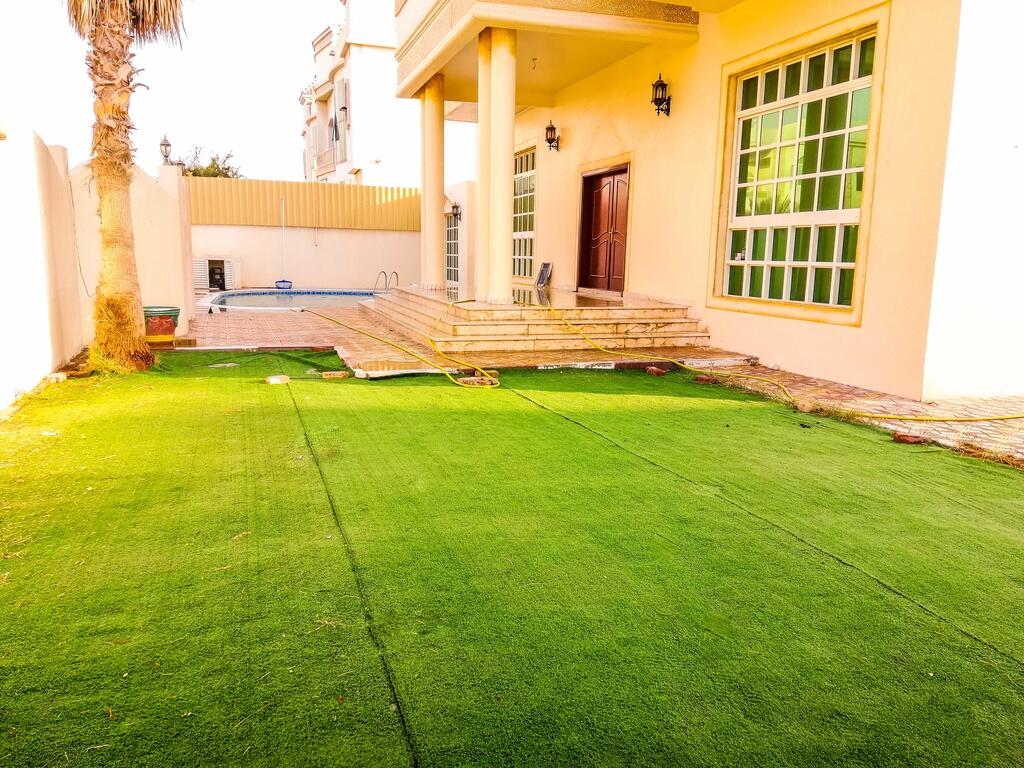 Delightful Retreat With Pool Close To The Beach - thumb 1