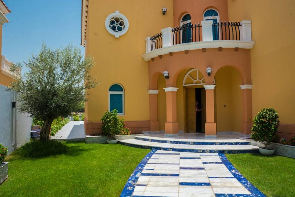 Designer Villa In Jumeirah Park By Rich Stay Holiday Homes - thumb 6