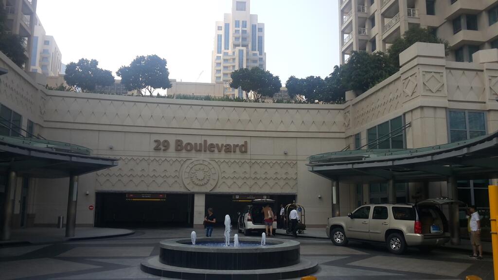DOWNTOWN STUDIO WITH BOULEVARD VIEWs - thumb 0