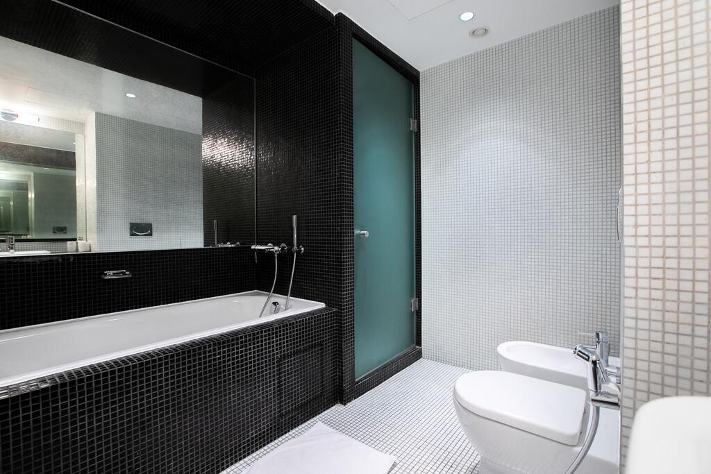 Driven Holiday Homes - Next To Ritz Carlton Luxury Apartment Limestone House, DIFC - thumb 6