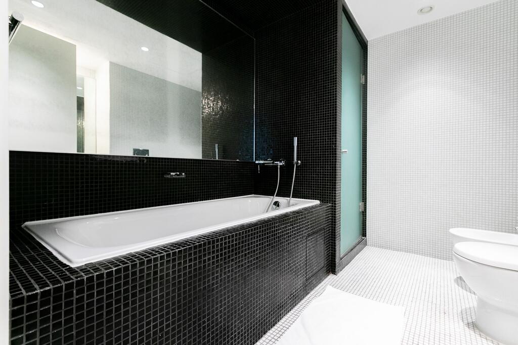 Driven Holiday Homes - Next To Ritz Carlton Luxury Apartment Limestone House, DIFC - thumb 7