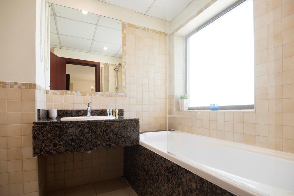 Dubai Beachfront Apartment - thumb 7