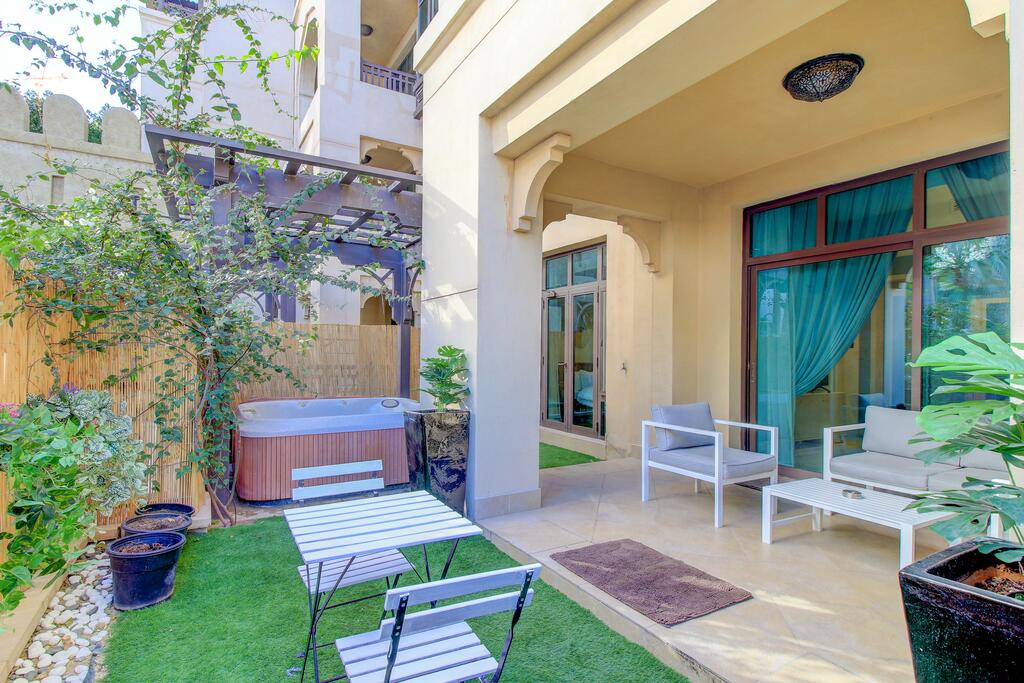Durrani Homes - Souk Al Bahar 2BR Besides Burj Khalifa & Dubai Mall - thumb 1