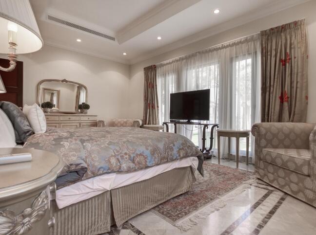 7 Bedroom Beachfront Estate Sleeps 16 - thumb 4