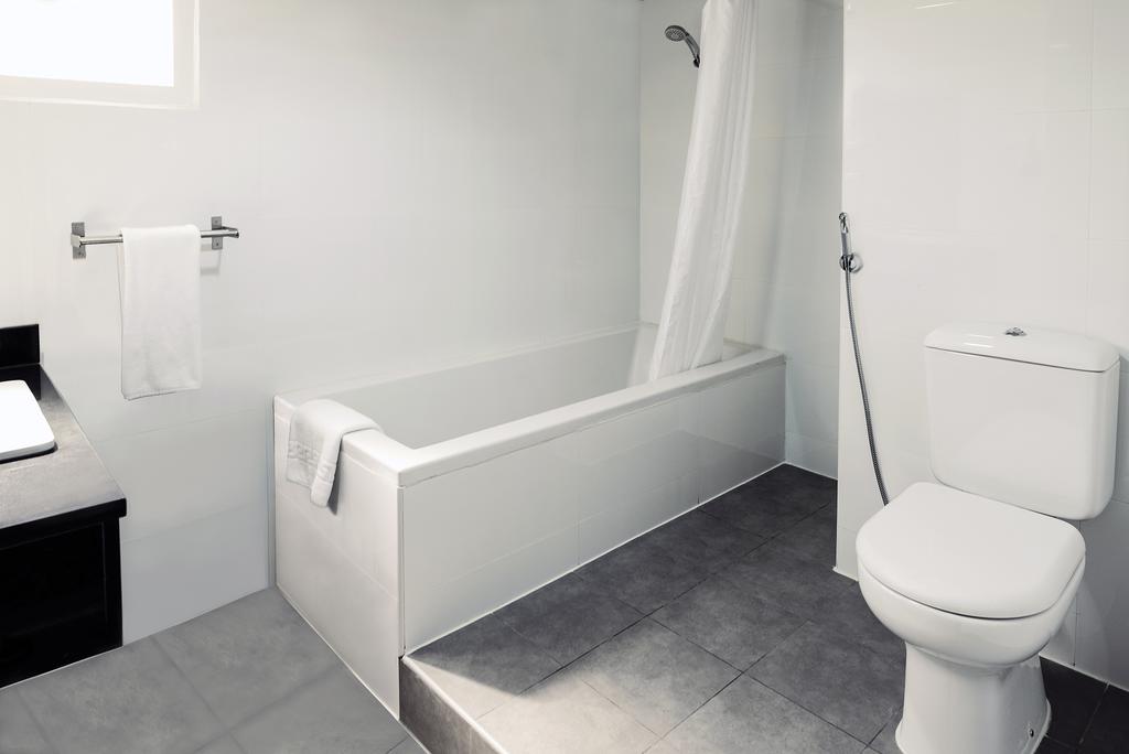 Emirates Plaza Hotel - thumb 8