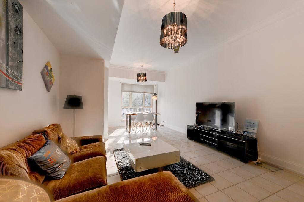 EXQUISITE & LUXURIOUS 2 Bedroom - thumb 0