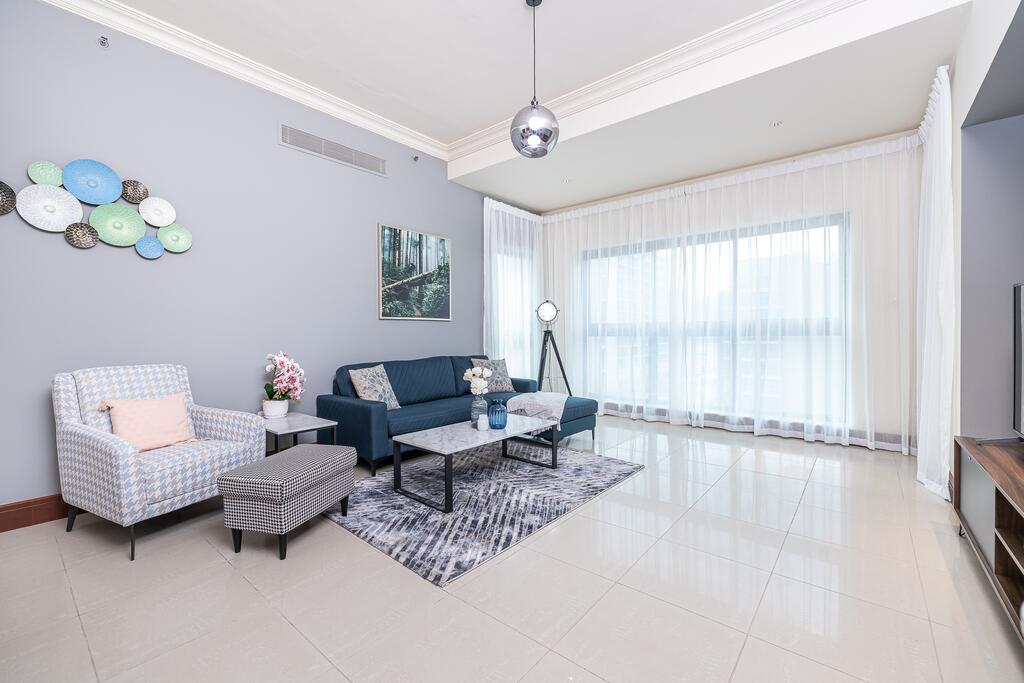 Exquisite Spacious 2BR With Maids In Golden Mile - thumb 0