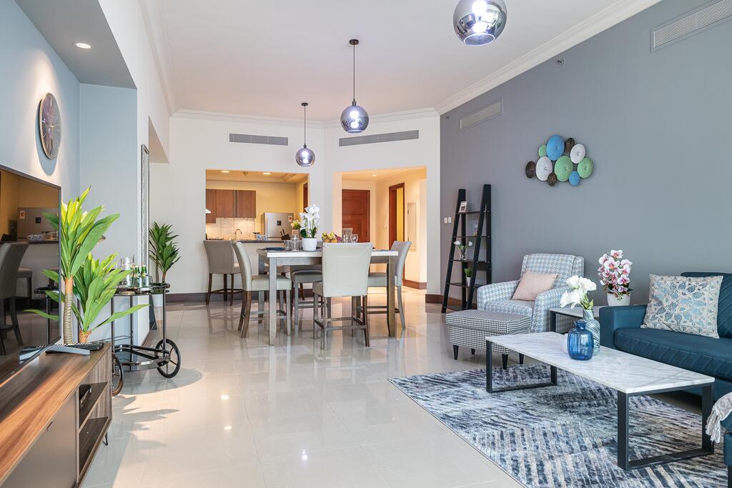 Exquisite Spacious 2BR With Maids In Golden Mile - thumb 3