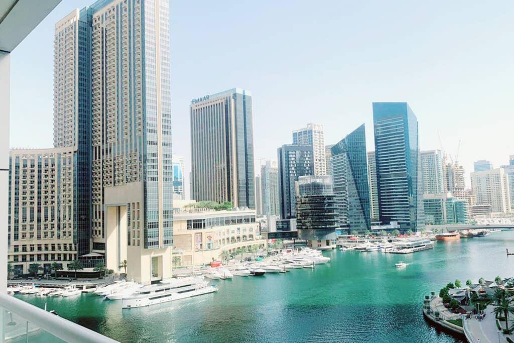 A Stylish 1 Bedroom Apartment With Full Marina Views - thumb 3