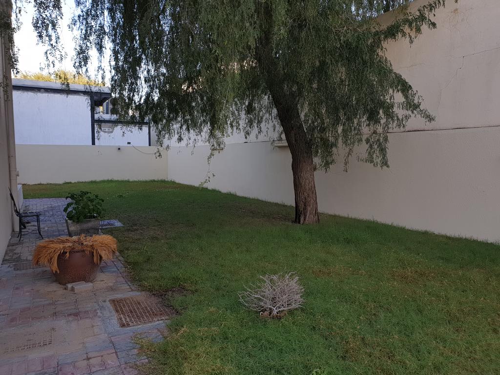 Luxury Villa With A Pool And A Huge Garden - thumb 6