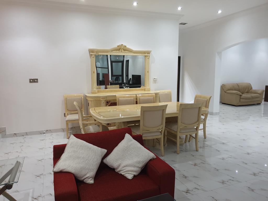 Luxury Villa With A Pool And A Huge Garden - thumb 4