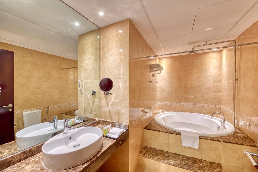 Majestic City Retreat Hotel ( Formerly Majestic Hotel Tower) - thumb 7