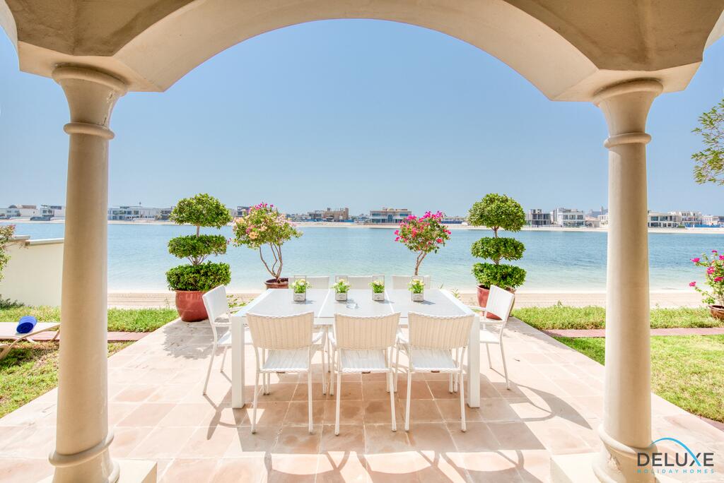 Posh 5BR Villa With Private Pool On Palm Jumeirah - thumb 1