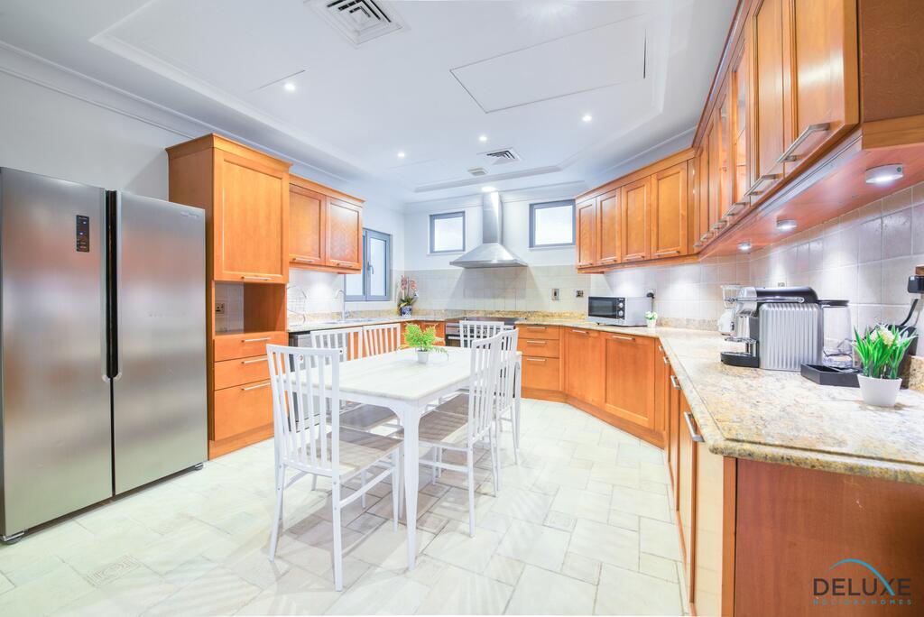 Posh 5BR Villa With Private Pool On Palm Jumeirah - thumb 3