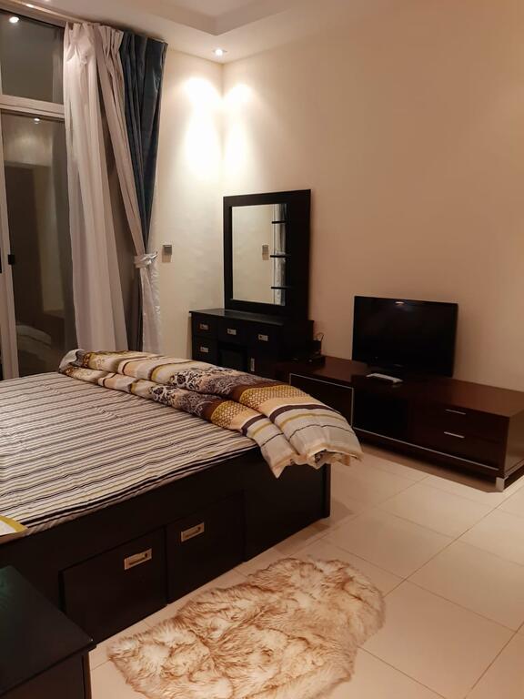 Private Rooms In 3 Bedroom Apartment Sky Nest Home Sky View Tower - thumb 4
