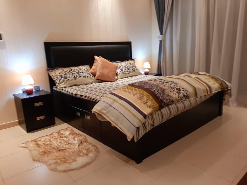 Private Rooms In 3 Bedroom Apartment Sky Nest Home Sky View Tower - thumb 3