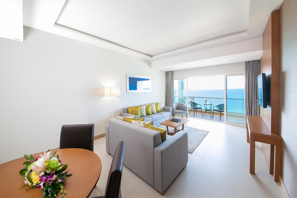 Ramada By Wyndham Beach Hotel Ajman - thumb 4