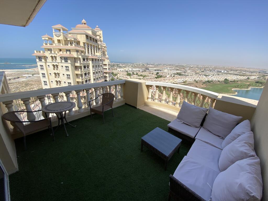 Relaxing, Swimming And Golfing In Al Hamra Village - thumb 5