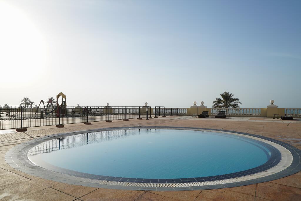 Relaxing, Swimming And Golfing In Al Hamra Village - thumb 2