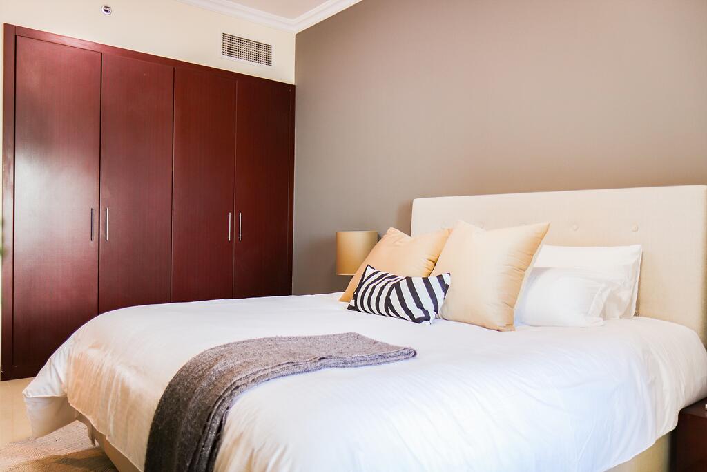 Signature Holiday Homes - Newly Furnished 1 BHK In Time Place Tower, Dubai Marina - thumb 3