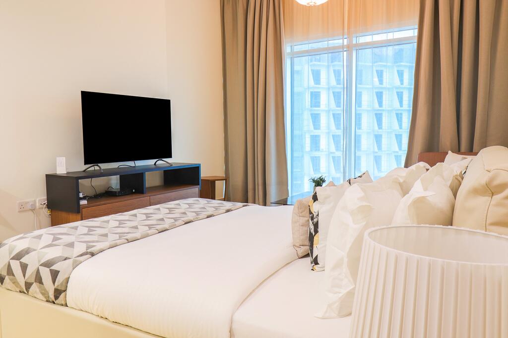 Signature Holiday Homes - Newly Furnished Studio In Azizi Aliyah Residences, Al Jaddaf - thumb 0