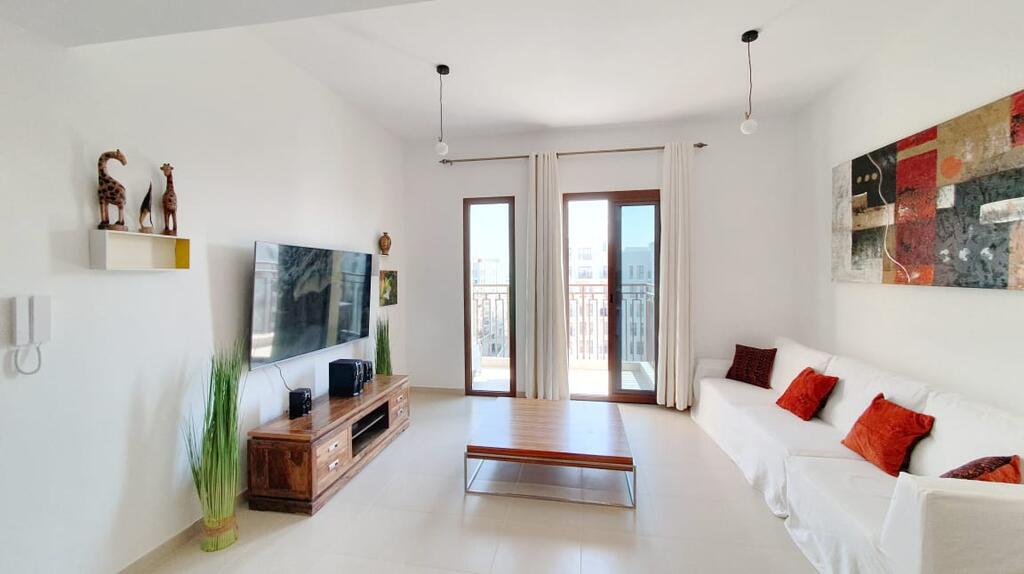 Spacious 2 Bedroom Apartment - thumb 0