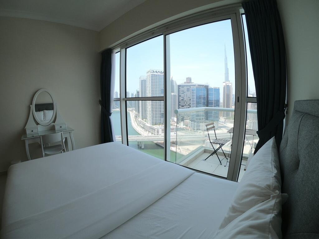 Spacious High-Floor 2BR Apartment With Full Burj Khalifa & Dubai Canal View - thumb 7