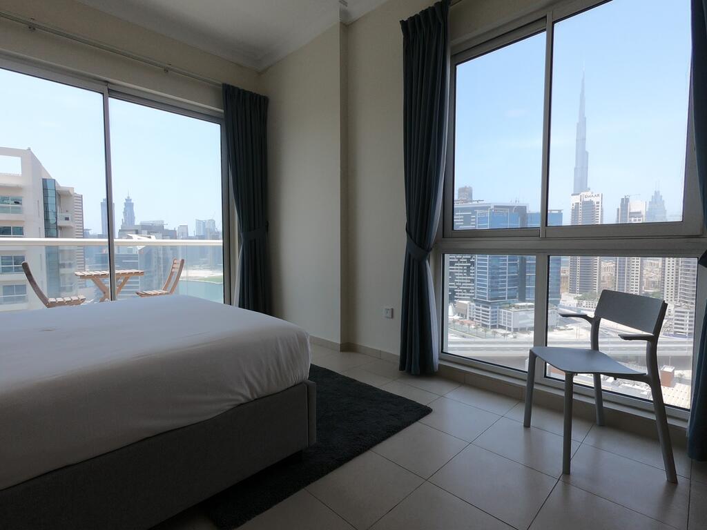 Spacious High-Floor 2BR Apartment With Full Burj Khalifa & Dubai Canal View - thumb 6