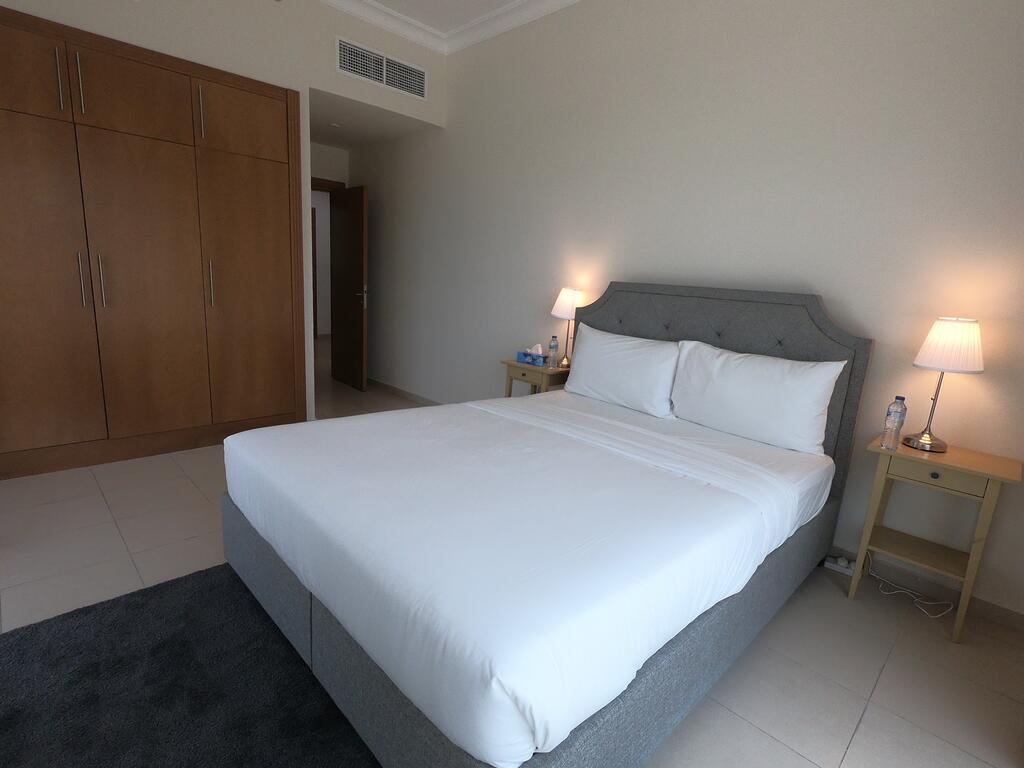 Spacious High-Floor 2BR Apartment With Full Burj Khalifa & Dubai Canal View - thumb 8