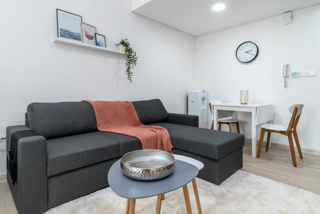 Stylish & Classy Studio In JLT - thumb 7