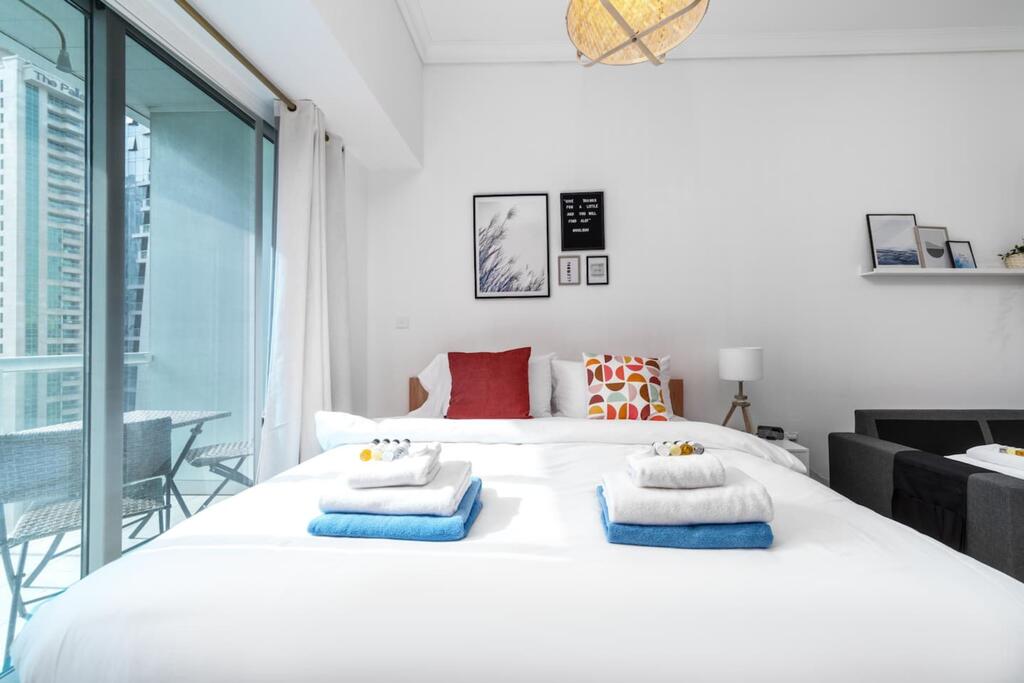 Stylish & Classy Studio In JLT - thumb 3