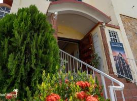 Yellow Belly Backpackers Accommodation Abudhabi