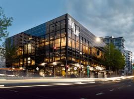LyLo Auckland Hotel Accommodation Abudhabi